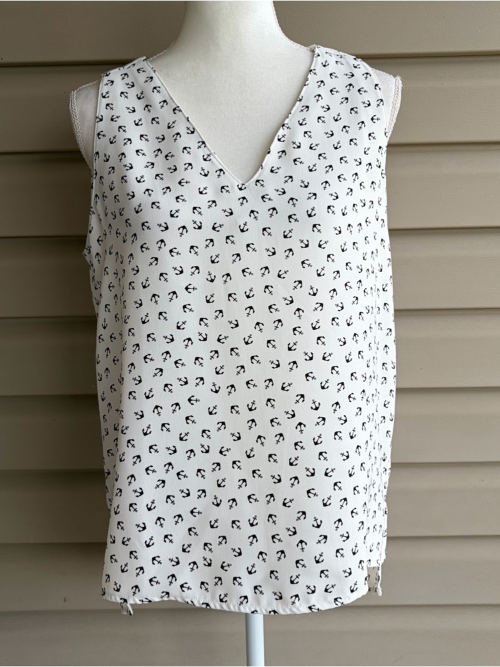 •Ann Taylor Factory• Anchor Print Sleeveless Blouse - Size Medium
